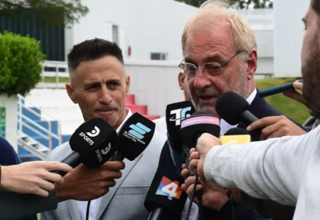 Pablo Peirano continuaría como entrenador de Nacional.