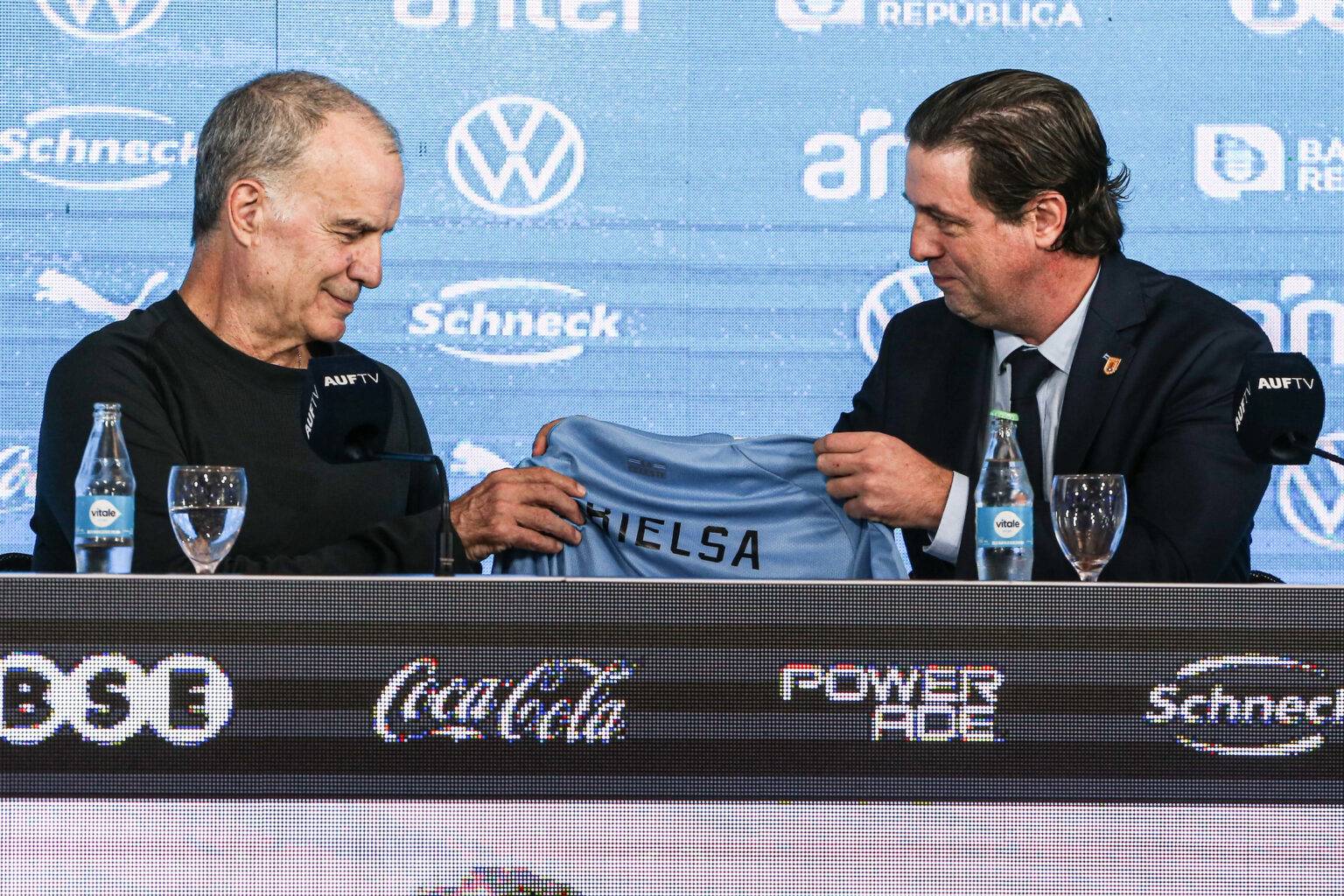 Alonso confirmó que Bielsa sigue al frente de la selección: «No hay nadie que esté pidiendo cabezas»