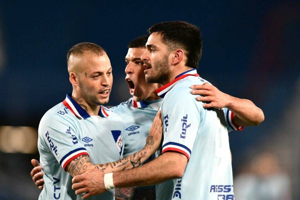 Nacional empató con Defensor Sporting y se aseguró la Anual
