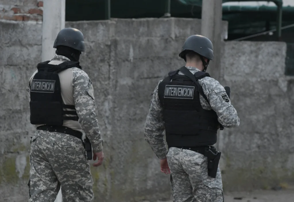 Fuerte despliegue policial en el Marconi con patrullaje aéreo y allanamientos tras registros de tiroteos