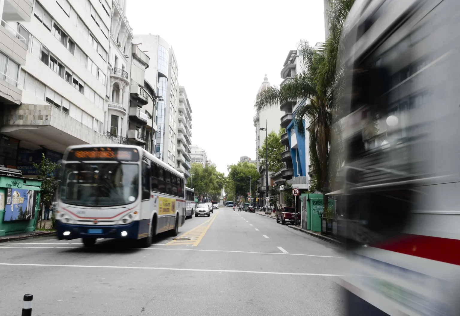 Por primera vez desde la pandemia, en 2025 cayeron los viajes de ómnibus en Montevideo: ¿qué implica?