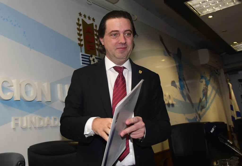 Fútbol uruguayo y contratos de TV: cómo sigue el proceso y el dinero que ingresará a la AUF en los próximos días