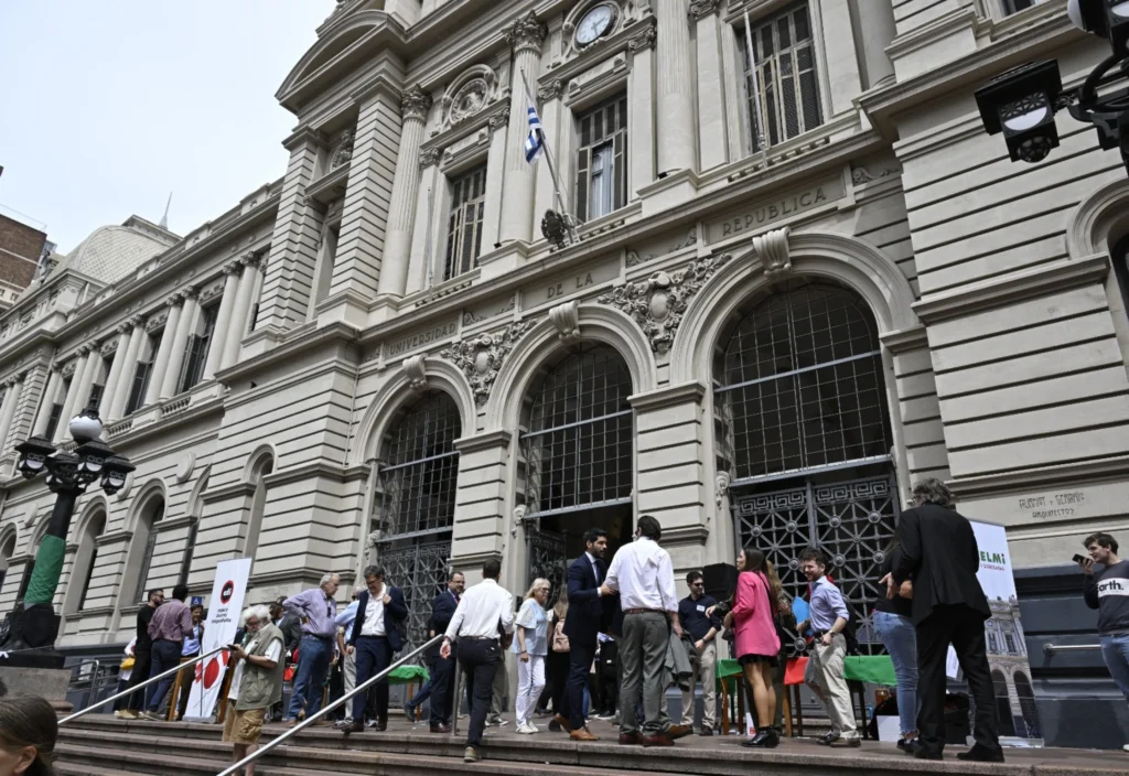Udelar registró cifra récord de nuevos inscriptos en 2026; creció demanda en FCEA y FING, entre otras facultades