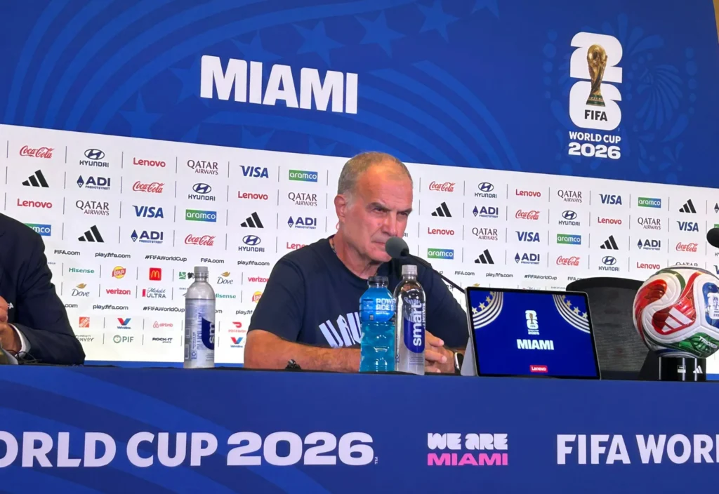 Bielsa se sintió «responsable» de las lesiones y aseguró: «No me necesitan para saber cómo vamos a formar»