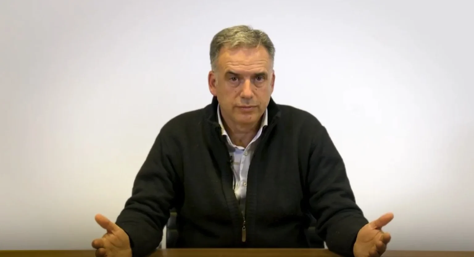 Orsi, que donará camioneta a la ANEP, reconoce que abonó US$ 25.000 menos y dice que pagó al FA por Renault