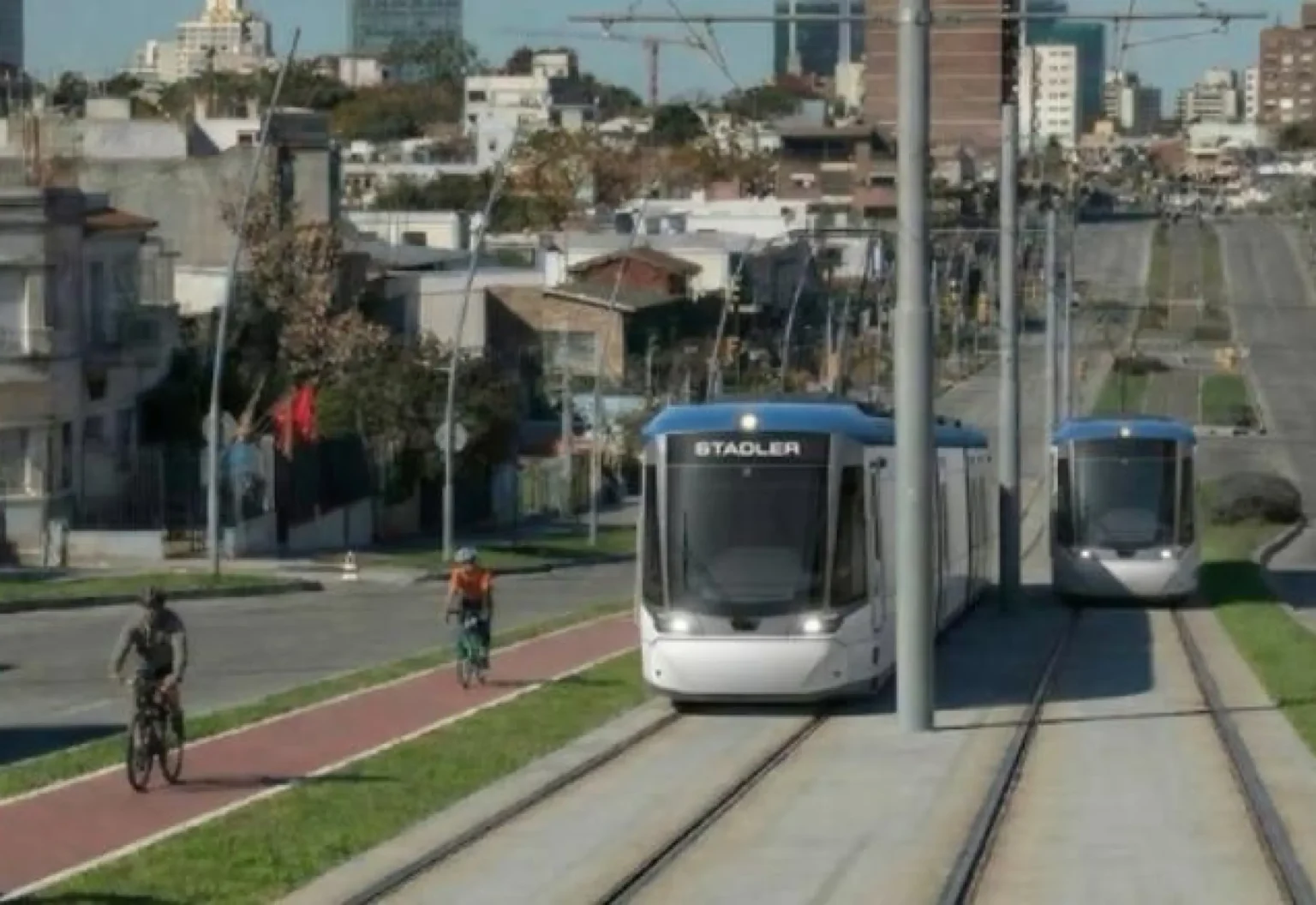 Insisten con el tren-tram: los detalles de la iniciativa que presentaron al gobierno para el área metropolitana