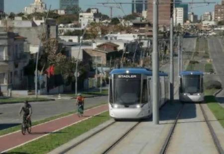 Insisten con el tren-tram: los detalles de la iniciativa que presentaron al gobierno para el área metropolitana
