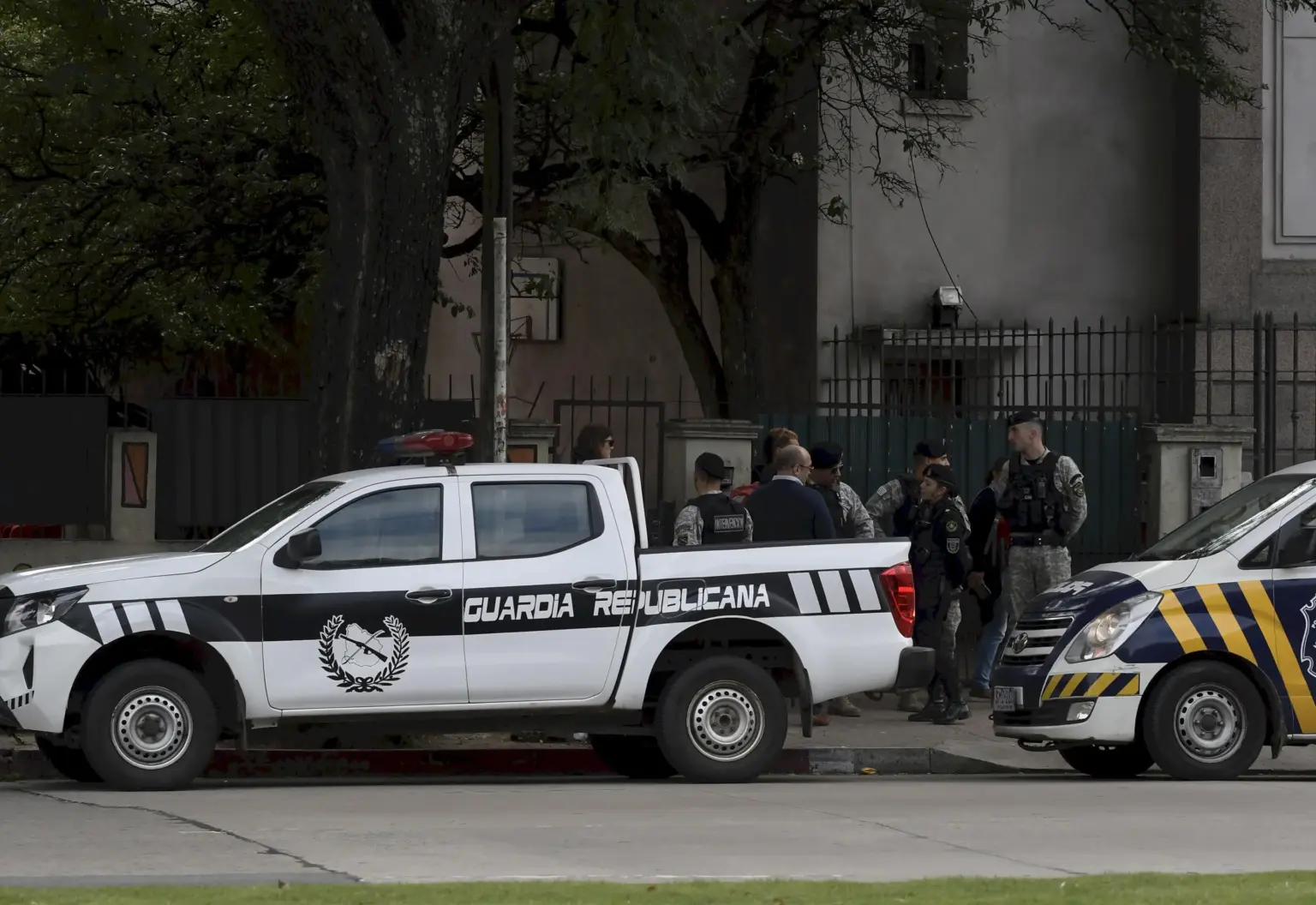 Mujer de 26 años fue asesinada a puñaladas en un comercio del barrio Tres Cruces: su pareja fue detenida