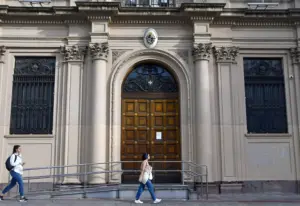 Cambio en la demanda de vacunas gratuitas contra meningococo: quedan cupos disponibles en Montevideo